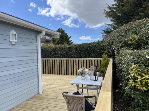 Holly Blue - Cosy wooden lodge Kippford