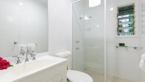 Craven Cottage at Full Moon Terraces - Tropical Queenslander Townhouse - image 2