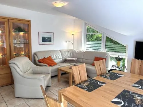 Haus Oie Idyll mit Balkon 10 Minuten zum Strand in Zinnowitz, Deutschland