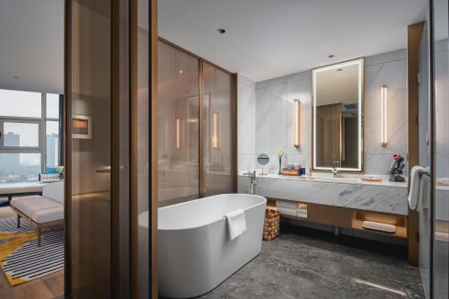 558593362 voco Xi'an Qindu Legend by IHG