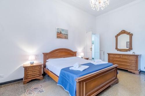 GuestHost - Genova San Fruttuoso Vintage & Roomy Flat, Janov
