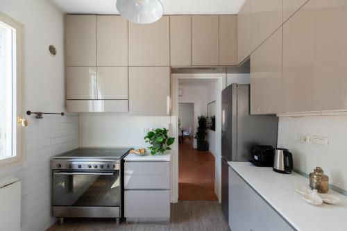 iFlat Trastevere Stylish 4 Bedroom Penthouse, Rome (photo 6)
