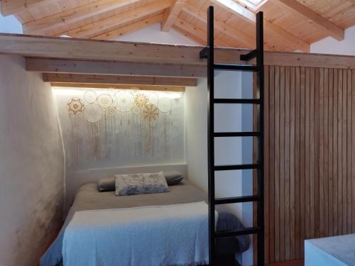1 queen bed, 2 bunk beds