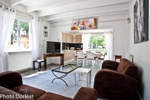 2 bedrooms, 5 beds