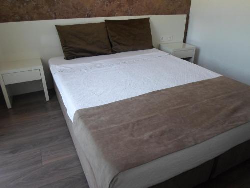 Myra Hotel - image 2