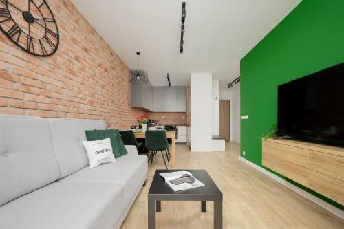 Industrial Apartment with Parking Fort Wola by Noclegi Renters, Warsaw