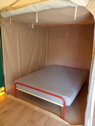 1 queen bed, 2 twin beds