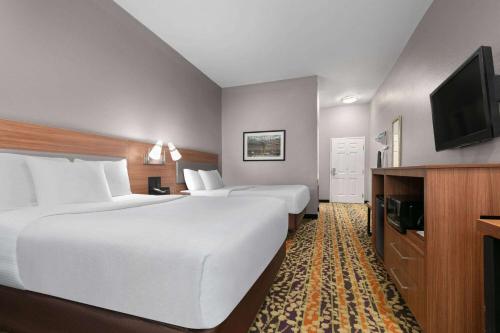 2 queen beds