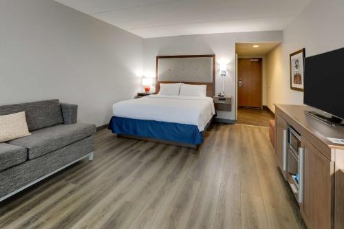 Hampton Inn and Suites Rome GA - image 9