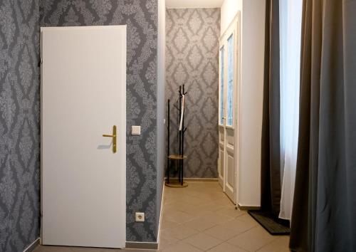 2 Bedroom Apartment for 6 near Donaukanal & U4 U2 Metro - image 13