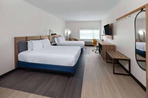 2 queen beds