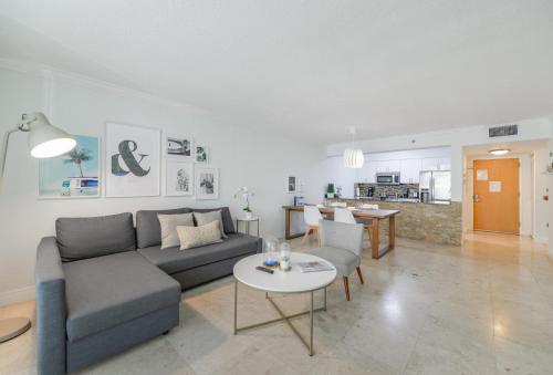 Brickell High Floor Beautiful View by Palermo Home Miami in Miami, USA