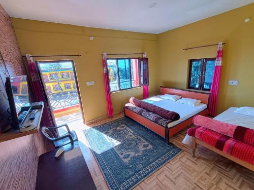 Apna Ghar Hotel And Resort in 차우코리