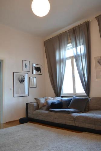 Charmante Altbauwohnung im Shabby Chic Stil mit Wintergarten und Gartenblick - Ihr perfektes Zuhause in Gosting