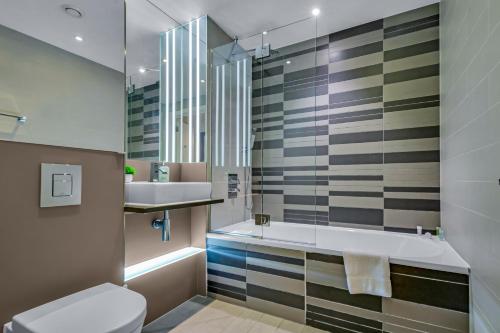 Avant Garde Apartments by TheSqua.re - image 7