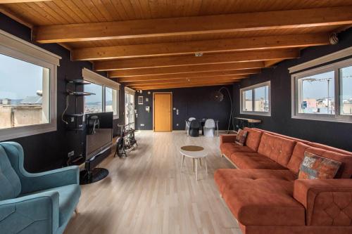 Top Floor maisonette with Acropolis view - image 5