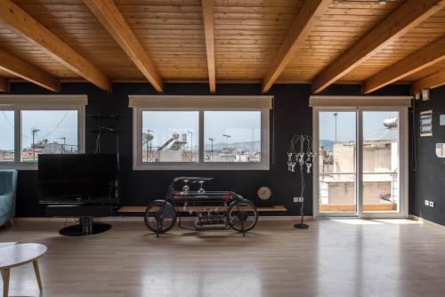 Top Floor maisonette with Acropolis view - image 11