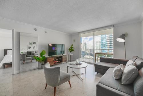 Brickell High Floor Beautiful View by Palermo Home Miami in Miami, USA
