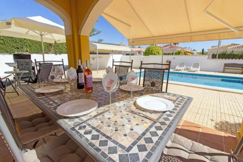 SR105 4 Bed Family Villa with Private Pool