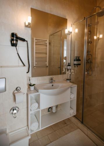 Summit Villa - image 12