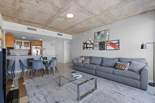 1113-Stunning 2Br2Ba Midblock FREE Parking in Miami, USA