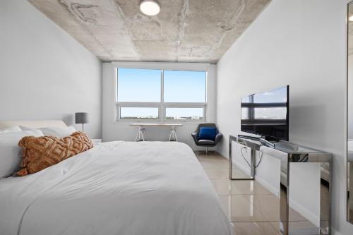 1113-Stunning 2Br2Ba Midblock FREE Parking in Miami, USA