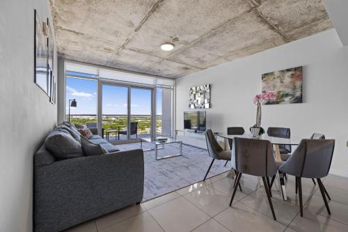 1113-Stunning 2Br2Ba Midblock FREE Parking in Miami, USA
