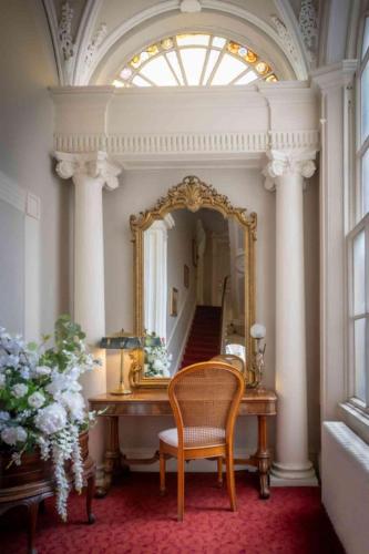 Albany House - image 11