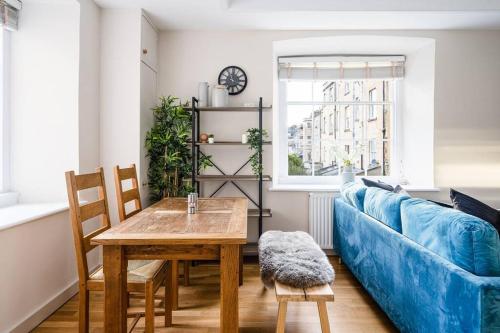 Stunning 2 Bedroom Apartment in Converted Chapel, Bath (photo 5)