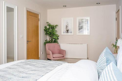 Stunning 2 Bedroom Apartment in Converted Chapel, Bath (photo 10)