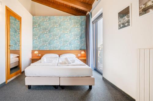 Hotel Al Castello Room Type - Deluxe Double or Twin Room with Lake View