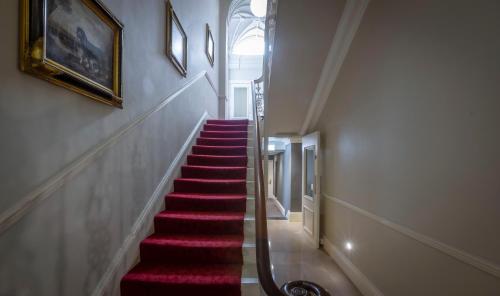 Albany House - image 10