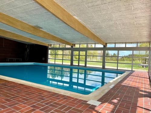 สระว่ายน้ำ, Le Petit Lynx - Chalet cocooning Haut Jura in แซ็ง-ปิแยร์
