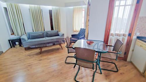 2 Bedroom Apartment mid-floor with Sea View