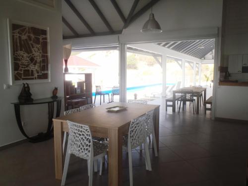 Facilities, Grande villa avec piscine et jacuzzi, vue mer splendide, proche des plages de Grand Anse et de l'Ans in Terre-de-Haut