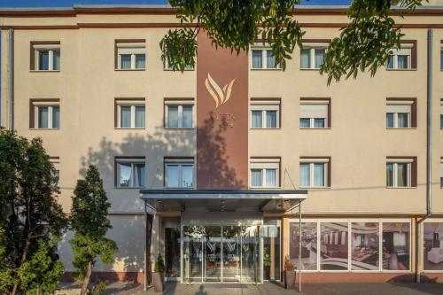 Bejárat, Vitta Hotel Superior Budapest near Szusza Ferenc Stadion