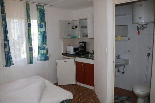 Bathroom, Tulipan Camping in Gyenesdias