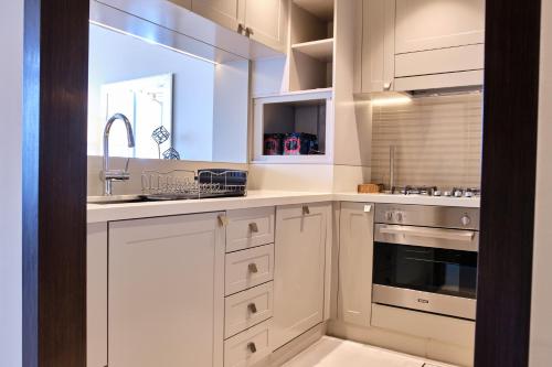 Apartment in Downtown Dubai - image 12
