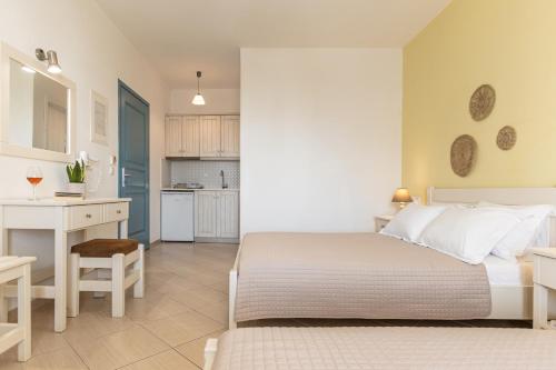 1 double bed, 1 twin bed