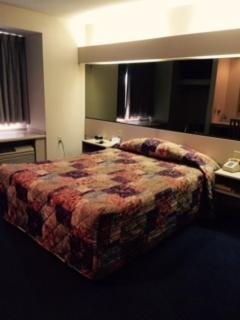 Queen Room with One Queen Bed - Disability Access/Non-Smoking