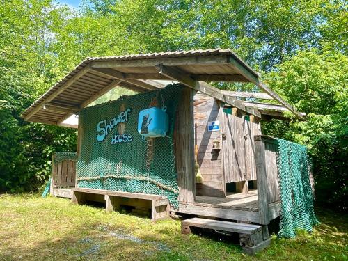 So Damn Lucky Glamping in Ucluelet, Canada