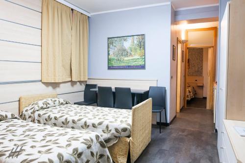 Hotel Holiday - image 7
