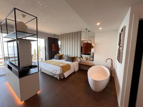 Canyelles Platja in Almadraba-Canyelles