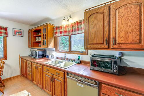 Charming Butler Vacation Rental Near Watauga Lake! in Butler, USA