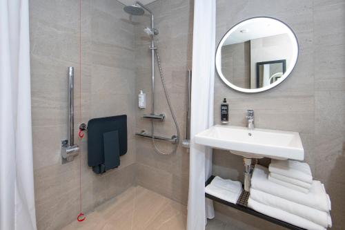 ibis London Gatwick Airport - image 10