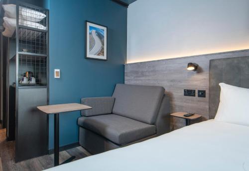 ibis London Gatwick Airport - main image