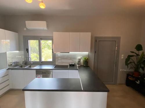 Evie’s Apartment in Perdika