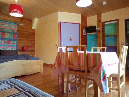 Noyers du Soleil, Chambre d'hôte avec petit déjeuner à proximité de Gap (Noyers du Soleil, Chambre d'hote avec petit dejeuner a proximite de Gap) in Avançon