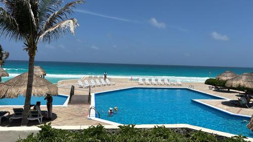 1BD Apartment with pool and beach access in Cancún, Mexico