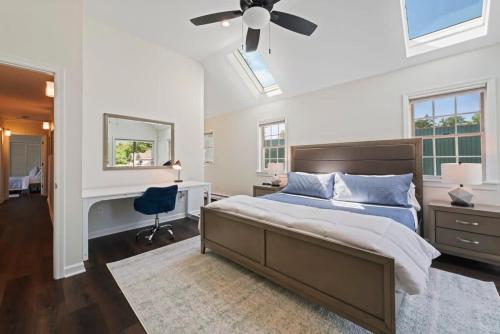 Skylight Suites by Saratoga Stays in Saratoga Springs, USA